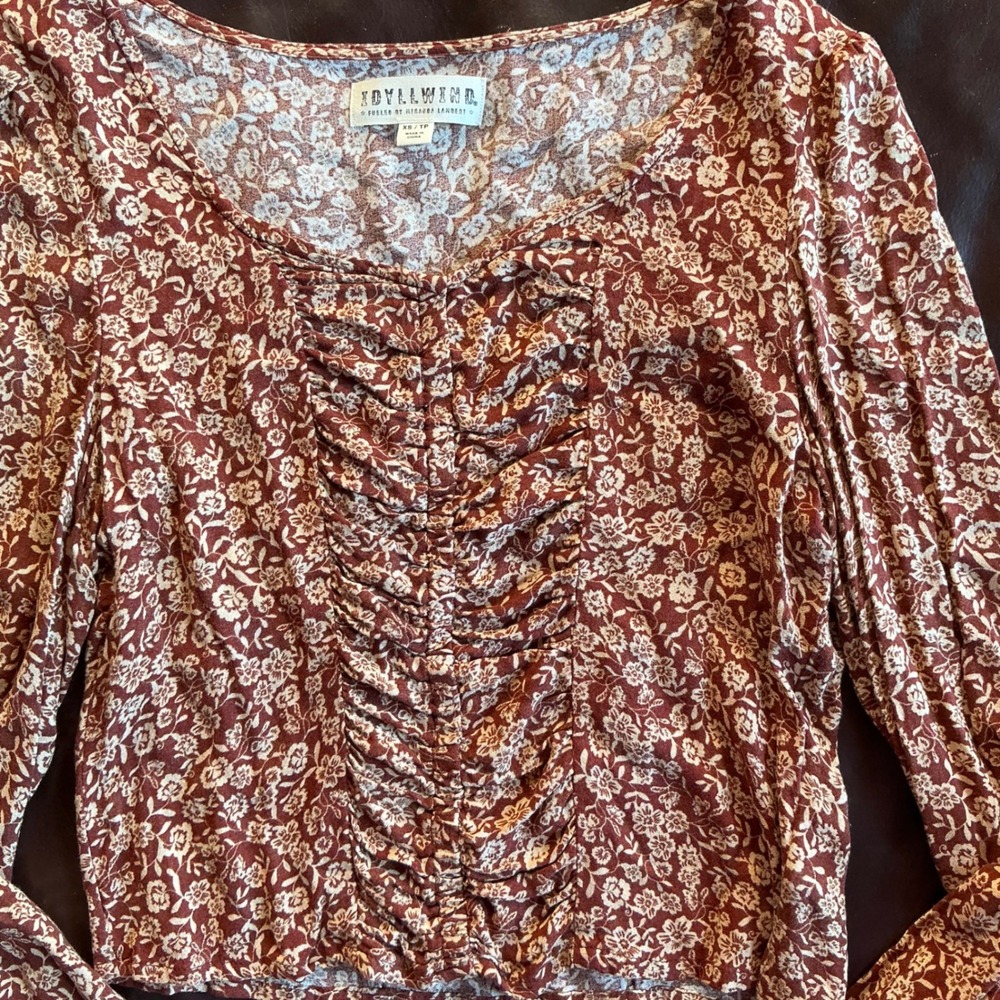 IDYLLWIND by Miranda Lambert Red Floral Ruched Long Sleeve Crop Top XS - Picture 2 of 5